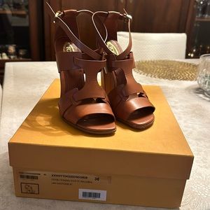 Gorgeous Tods heels sized 6/36